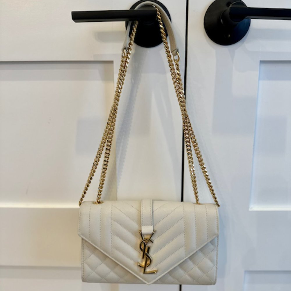 Yves Saint Laurent- Small envelope in quilted grain de poudre leather